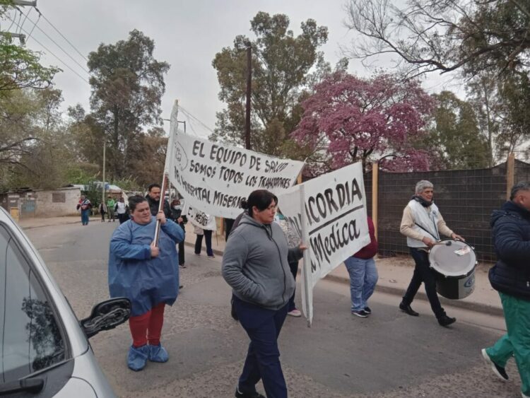 ATE hace un paro con movilización para reclamar un aumento salarial