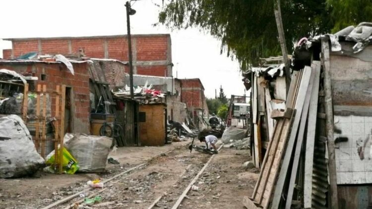 La UCA advierte que los datos de pobreza en la Argentina dados por el Indec "quedaron viejos"
