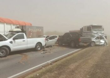 Una tormenta de tierra dejó dos muertos y decenas de heridos