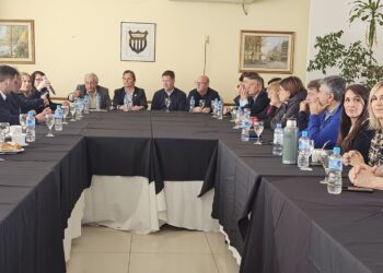 Radicales cuestionan a Llaryora por sus «formas discriminatorias”