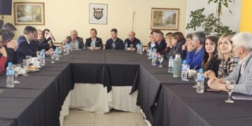 Radicales cuestionan a Llaryora por sus «formas discriminatorias”