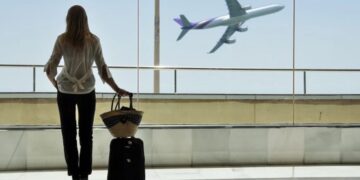 Más de la mitad de los argentinos se iría del país si pudiera