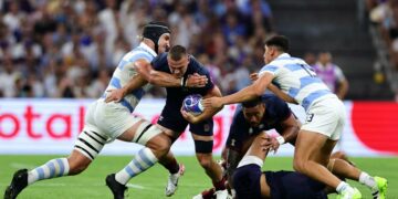 Los Pumas no hicieron pie y cayeron ante Inglaterra en el debut