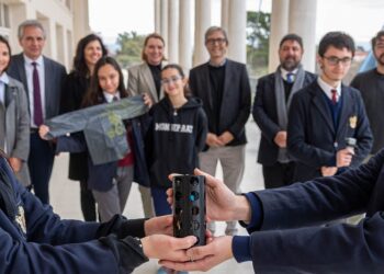 Cinco estudiantes lanzarán un satélite en la Conae
