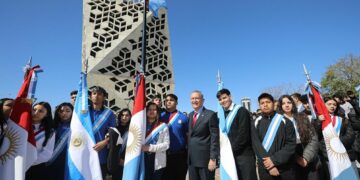 Un centenar de alumnos prometió lealtad a la bandera de Córdoba