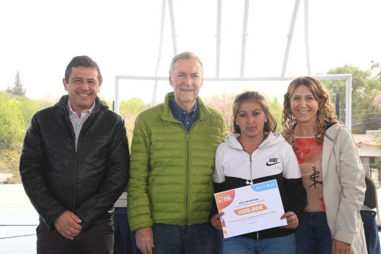 El Gobernador entregó créditos en Saldán.