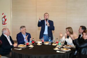 Schiaretti logró el respaldo de más de 50 intendentes radicales y vecinalistas Schiaretti logró el respaldo de más de 50 intendentes radicales y vecinalistas