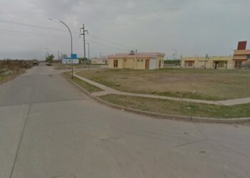 La policía rescató a dos niñas de 2 y 4 años abandonadas en una vivienda