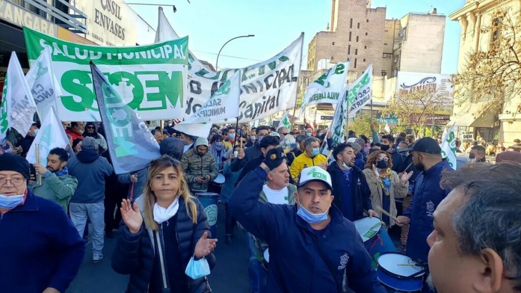 Empleados municipales llevan a cabo asambleas de dos horas durante este miércoles