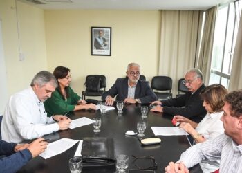 Docentes debaten la nueva propuesta paritaria mejorada por la Provincia