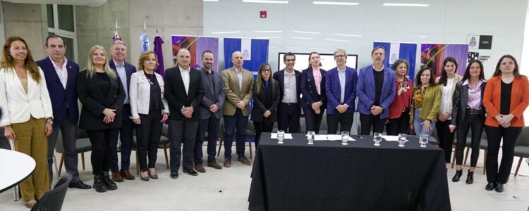 El acto de lanzamiento fue presidido por el rector Jhon Boretto.