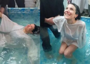 Entre lágrimas y arrepentida de su pasado, Andrea Rincón tuvo un emotivo bautismo