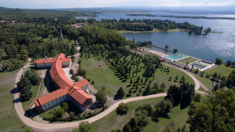 El calendario para reservar estadías en Chapadmalal y Embalse ya está disponible