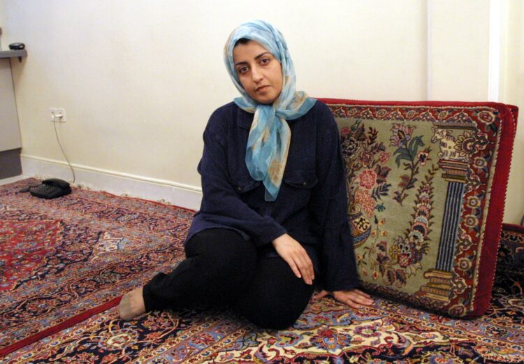(FILES) Iranian women's rights campaigner Narges Mohammadi is seen at her home in Tehran on September 4 2001. The Nobel Peace Prize was on October 6, 2023 awarded to imprisoned Iranian women's rights campaigner Narges Mohammadi. Mohammadi was honoured "for her fight against the oppression of women in Iran and her fight to promote human rights and freedom for all," said Berit Reiss-Andersen, the head of the Norwegian Nobel Committee in Oslo. (Photo by Behrouz MEHRI / AFP)