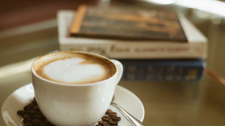 Cinco lugares imprescindibles en Córdoba para disfrutar de libros y un buen café