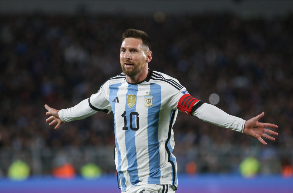 Tras un partido en el banco, Messi será titular esta noche en el enfrentamiento con Perú
