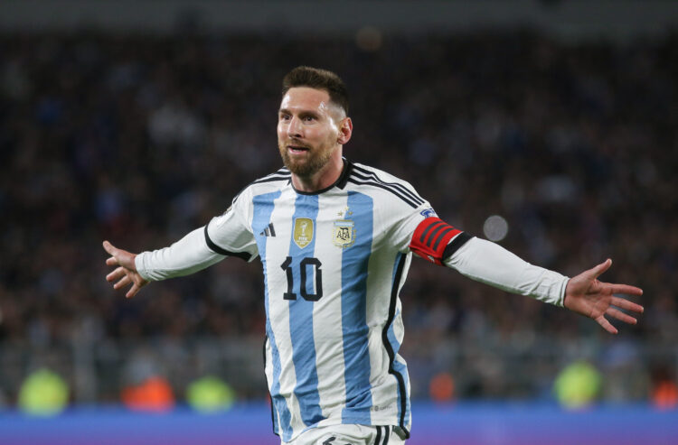 Tras un partido en el banco, Messi será titular esta noche en el enfrentamiento con Perú