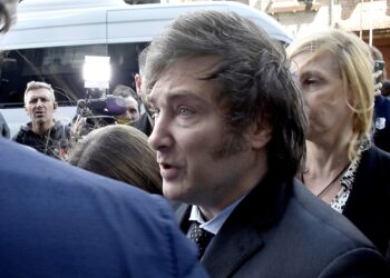 Los bancos cruzaron a Milei por su declaración sobre los plazos fijos y le exigieron «responsabilidad» a los candidatos