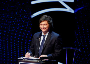 Frente a la subida del dólar, Milei desalentó la renovación de plazos fijos