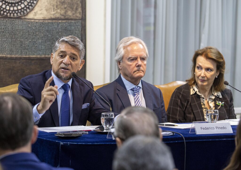 Referentes de Milei, Bullrich y Massa debatieron sobre política exterior