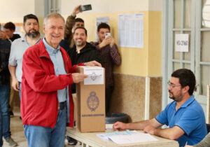 Con gran expectativa, así votaron los cinco candidatos a la Presidencia