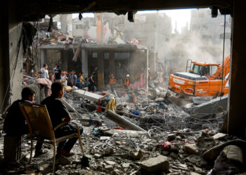 Israel realiza una incursión en Gaza y Hamás lo acusa de haber matado casi «50 rehenes» por bombardeos