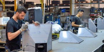 La industria pyme, afectada por la incertidumbre política y económica, registra su cuarto mes de caída