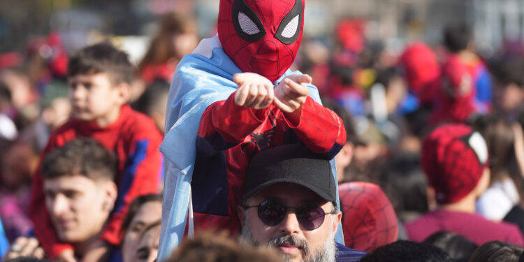 Más de 1.000 personas disfrazadas de Spiderman superaron un record Guinnes