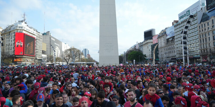 Más de 1.000 personas disfrazadas de Spiderman superaron un record Guinnes