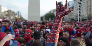 Más de 1.000 personas disfrazadas de Spiderman superaron un record Guinnes