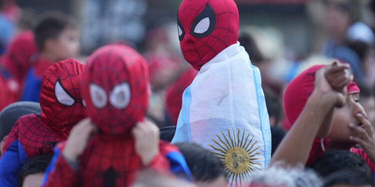 Más de 1.000 personas disfrazadas de Spiderman superaron un record Guinnes