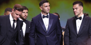 Balón de Oro: el «Dibu» Martínez ganó el premio al mejor arquero