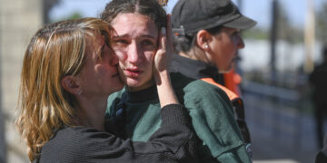 Un segundo vuelo de Aerolíneas Argentinas trajo a un nuevo grupo de repatriados de Israel