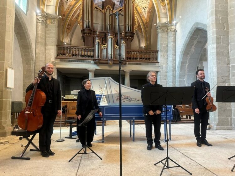 Los 4 músicos integrantes del conjunto  de música barroca Laussane Bach Ensamble.