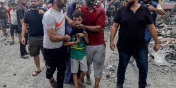 Netanyahu impuso un bloqueo total a Gaza y Hamás amenaza con matar a rehenes civiles