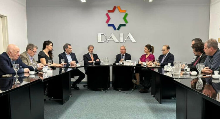 La Daia invitó a Massa y Milei a un encuentro en apoyo a Israel frente al ataque de Hamás