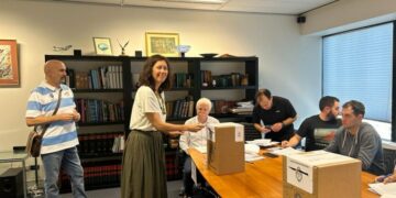 Comenzaron a votar los argentinos en Nueva Zelanda y Australia