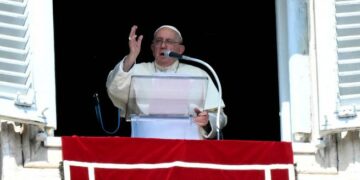 Francisco pidió «que se respete el derecho humanitario» en Gaza