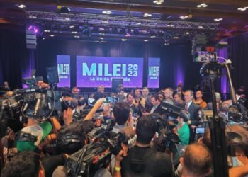 Los libertarios mantienen la expectación en su bunker y alegan que “está abierto” el resultado