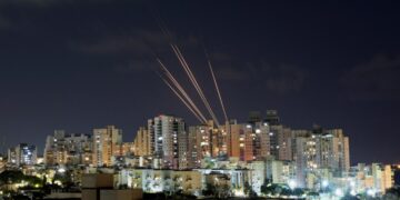 Israel volvió a a bombardear Gaza luego de que Hamás liberó a dos rehenes de EE.UU.
