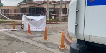 Una motociclista perdió la vida al chocar con un vehículo de carga en barrio Guiñazú