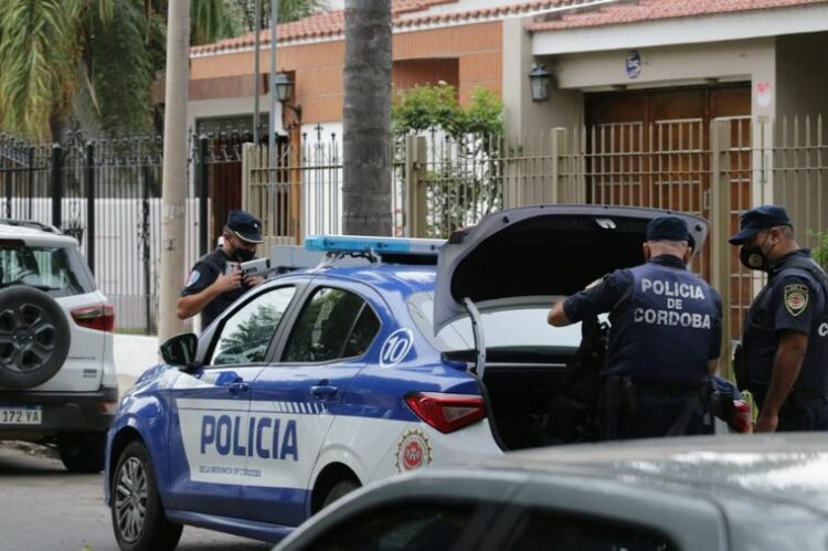 Una mujer mató a uno de los delincuentes que entró a robar a su casa
