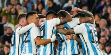 Argentina venció a Paraguay y es líder con puntaje ideal