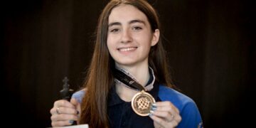 Candela Francisco llegó al país con su título mundial