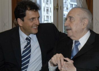 En un guiño a los radicales, Massa y Fernández se sumaron a los homenajes a Alfonsín