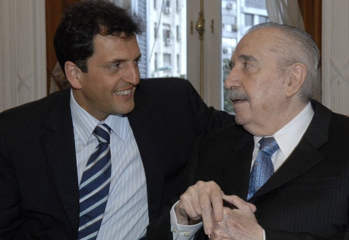 En un guiño a los radicales, Massa y Fernández se sumaron a los homenajes a Alfonsín