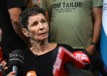 Una mujer israelí de 85 años liberada por Hamás contó el «infierno» por el que pasó