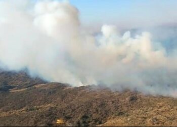 El fuego no da tregua y los focos de incendio avanzan sobre la zona serrana: hay evacuados y cortes de rutas