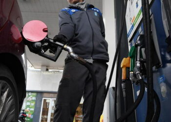 Importarán diez barcos de combustible para solucionar el faltante