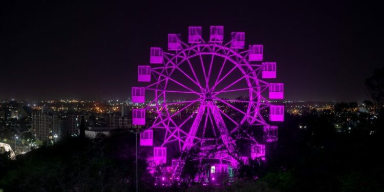 La Rueda Eiffel se tiñe de rosado para promover la concientización del Cáncer de Mama
